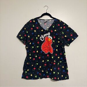 Elmo | Scrubs T-Shirt with Heart Pattern